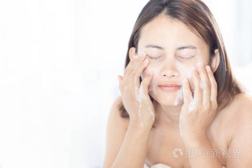 夢(mèng)見(jiàn)自己洗臉是什么預(yù)兆 原版周公解夢(mèng)